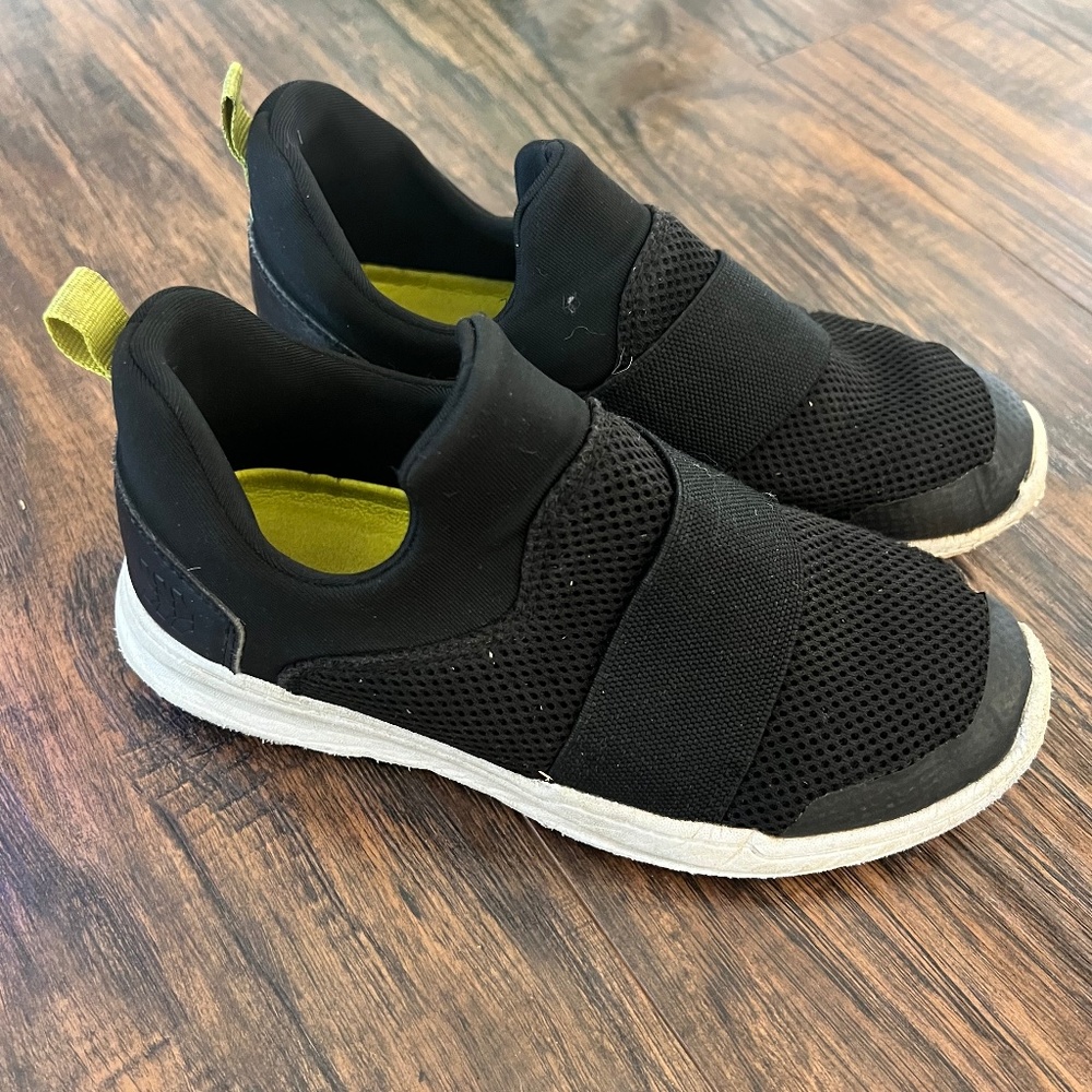 Boy Black Target Sneakers Size 2